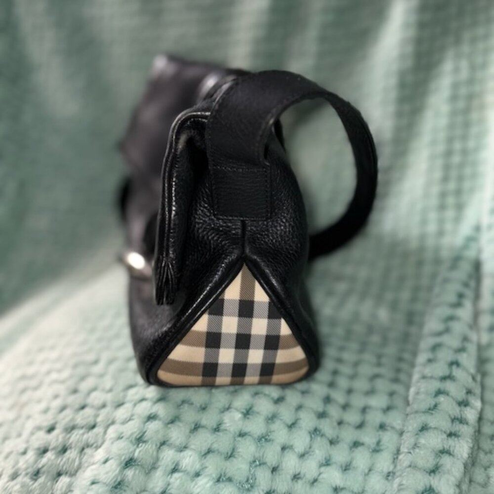 Black Burberry purse / used / great condition